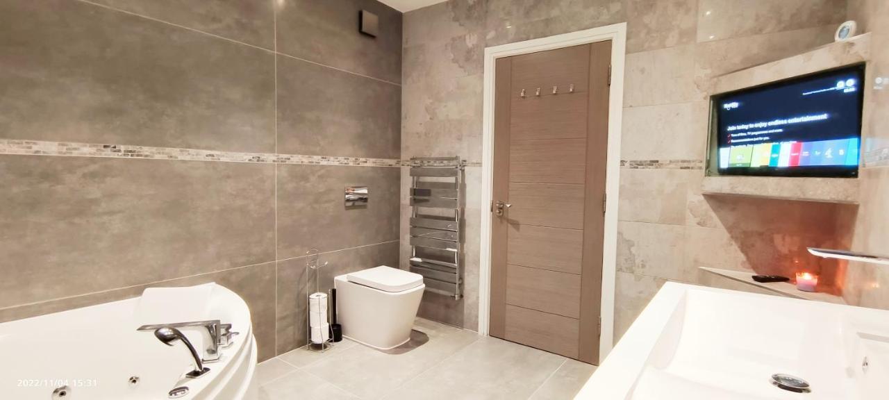 דירות לונדון First Floor Flat 1 Northwood מראה חיצוני תמונה