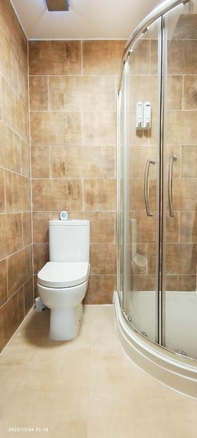 דירות לונדון First Floor Flat 1 Northwood מראה חיצוני תמונה