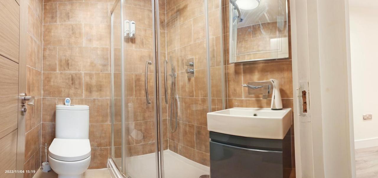 דירות לונדון First Floor Flat 1 Northwood מראה חיצוני תמונה